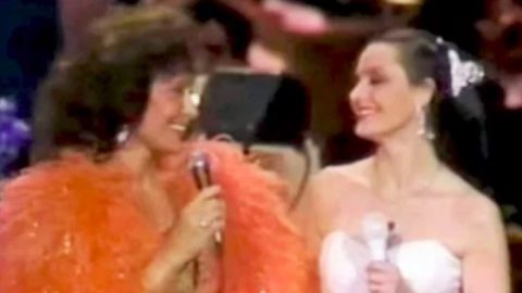 Loretta Lynn & Crystal Gayle Sing Medley Of Their Songs With Boston Pops Orchestra | Classic Country Music | Legendary Stories and Songs Videos
