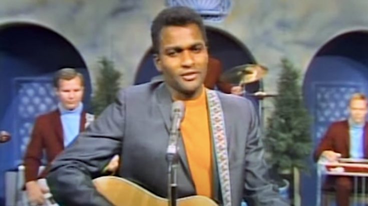 Charley Pride Recorded “The Little Drummer Boy” In 1970