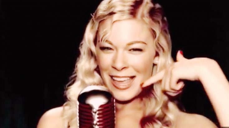 LeAnn Rimes Sings John Anderson’s ‘Swingin” From Woman’s Perspective | Classic Country Music Videos