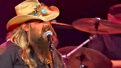 Chris Stapleton Revives Waylon Jennings’ ‘I Ain’t Living Long Like This’ At 2015 Concert | Classic Country Music Videos