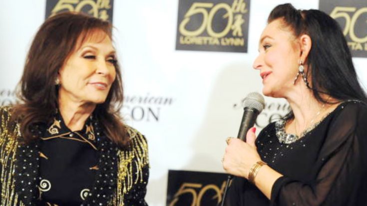 Crystal Gayle Shares Comical Old Photo Of Sister Loretta Lynn | Classic Country Music Videos