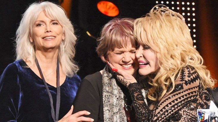 Linda Ronstadt Makes Appearance At 2019 GRAMMYs Tribute In Honor Of Dolly Parton | Classic Country Music | Legendary Stories and Songs Videos