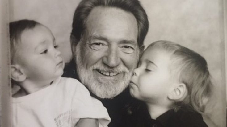 Willie Nelson’s Son Shares Decades-Old Family Photo With His Dad | Classic Country Music Videos
