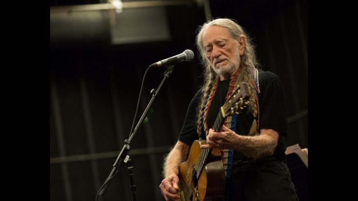 Willie Nelson Abruptly Cancels Tour Due To Health Problems | Classic Country Music Videos