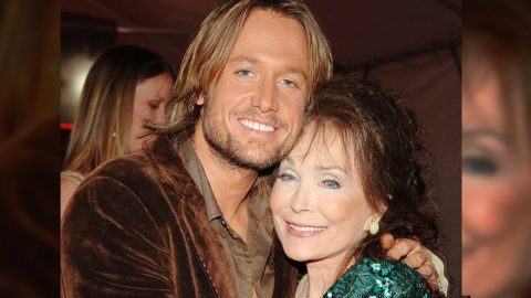 Keith Urban Keeps Promise And Fulfills Loretta Lynn’s Birthday Wish | Classic Country Music Videos