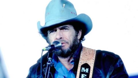 Merle Haggard Honors Those Who Sacrificed Their Lives In ‘Soldier’s Last Letter’ | Classic Country Music Videos