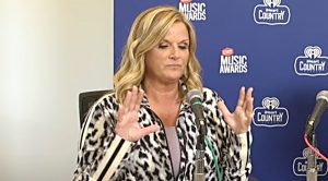 Trisha Yearwood Tells The Story About Saving A Man Trapped In Plane’s Cargo Hold