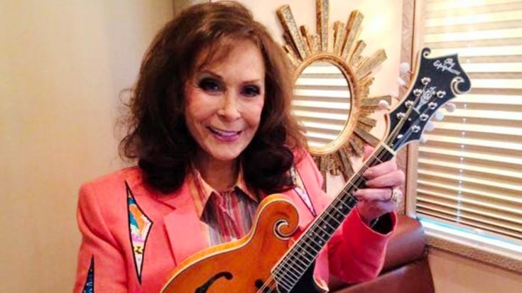 Loretta Lynn Makes Rare Public Appearance – See The Photo | Classic Country Music | Legendary Stories and Songs Videos