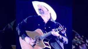 Garth Brooks Needs Audience’s Help To Finish Performance Of ‘Mom’
