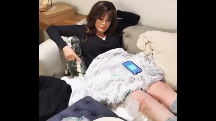 Marie Osmond Injures Knee During Vegas Show | Classic Country Music Videos