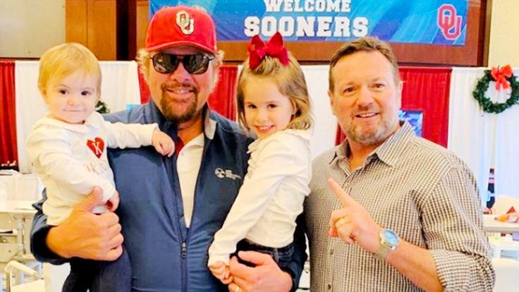 Toby Keith Photographed With Granddaughters Hensley & Kirby | Classic Country Music | Legendary Stories and Songs Videos