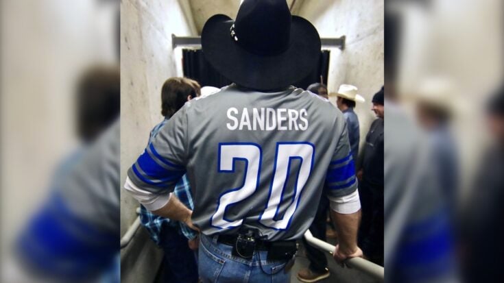 Fans Angry With Garth Over “Sanders” NFL Jersey – Assuming It's