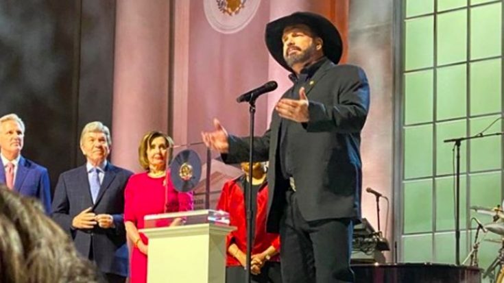 Garth Brooks Pauses To Pray For Nashville During Gershwin Prize Ceremony | Classic Country Music Videos