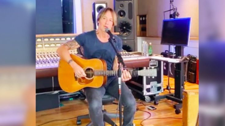 Quarantined Keith Urban Covers “The Gambler” In Tribute To Kenny Rogers | Classic Country Music Videos