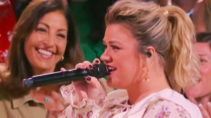 Kelly Clarkson Sings Shania Twain’s “Whose Bed Have Your Boots Been Under?” | Classic Country Music Videos