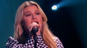Kelly Clarkson Covers Elvis’ “Can’t Help Falling In Love” For “Kellyoke”