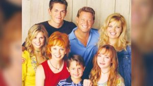 Reba McEntire Says The “Reba” Cast Would “Love To” Have A Reunion