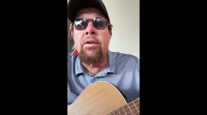 Toby Keith Pays Respect To Kenny Rogers By Singing His #1 Song, “Daytime Friends”