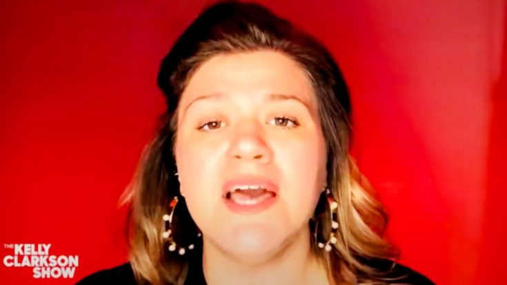 Kelly Clarkson Performs “Cowboy Take Me Away” For “Kellyoke” | Classic Country Music Videos