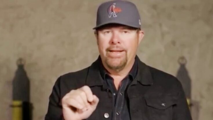 Toby Keith Warns Fans About People Impersonating Him Online | Classic Country Music | Legendary Stories and Songs Videos