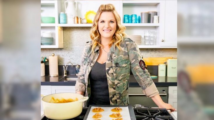 Trisha Yearwood Is Writing A 4th Cookbook Hopes For 2021 Release Classic Country Music