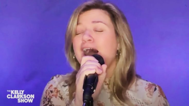 Kelly Clarkson Turns To Country Music Again – Sings Rascal Flatts’ “I’m Movin’ On” | Classic Country Music Videos
