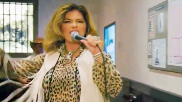 Shania Twain Returns To CMT Music Awards For First Time In 9 Years | Classic Country Music Videos