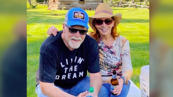 Reba McEntire Shares Photo With New Boyfriend, Actor Rex Linn | Classic Country Music Videos