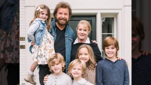 Ronnie Dunn Posts Photo With 5 Grandkids