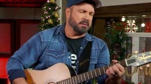 Garth Brooks Chokes Up During Performance Of “Belleau Wood”