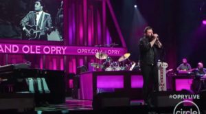 Chris Young Sings “Kiss An Angel Good Mornin'” Tribute To Charley Pride At Opry