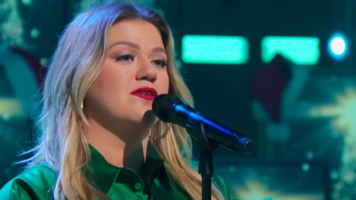 Kelly Clarkson Sings Dolly Parton’s “Hard Candy Christmas” For Holiday-Themed “Kellyoke” | Classic Country Music | Legendary Stories and Songs Videos