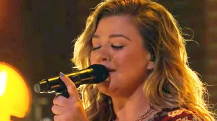 Kelly Clarkson Sings “Unchained Melody” For “Kellyoke” | Classic Country Music Videos
