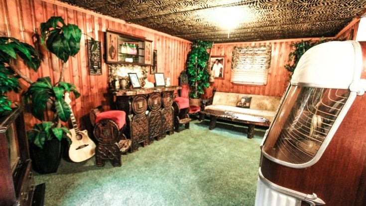 Elvis Fans Can Rent Airbnb With Jungle Room Look-Alike | Classic Country Music | Legendary Stories and Songs Videos