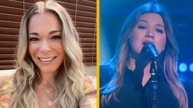 Kelly Clarkson Yodels LeAnn Rimes’ “Blue” During Show | Classic Country Music Videos