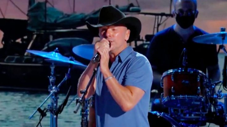 Kenny Chesney Appears On ACM Awards To Perform Current Single “Knowing You” | Classic Country Music Videos