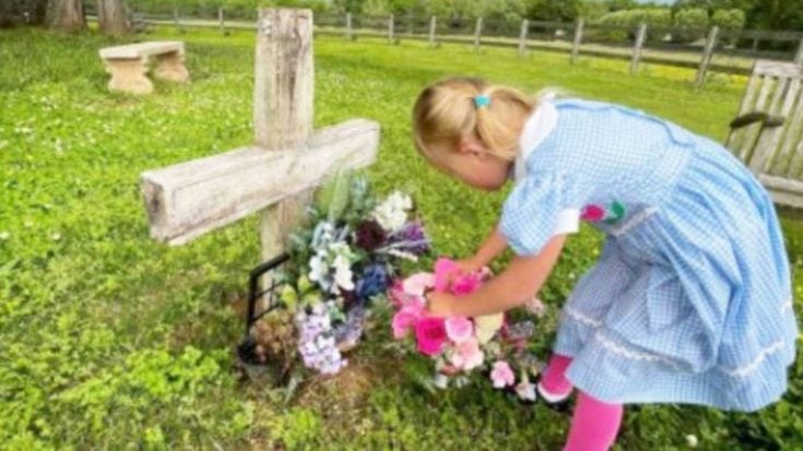 Indy Feek Lays Flowers On Joey’s Grave On Mother’s Day | Classic Country Music | Legendary Stories and Songs Videos