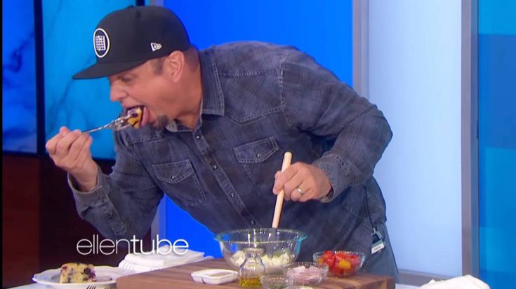Garth Brooks Can’t Stop Eating During “Ellen Show” Cooking Segment | Classic Country Music Videos