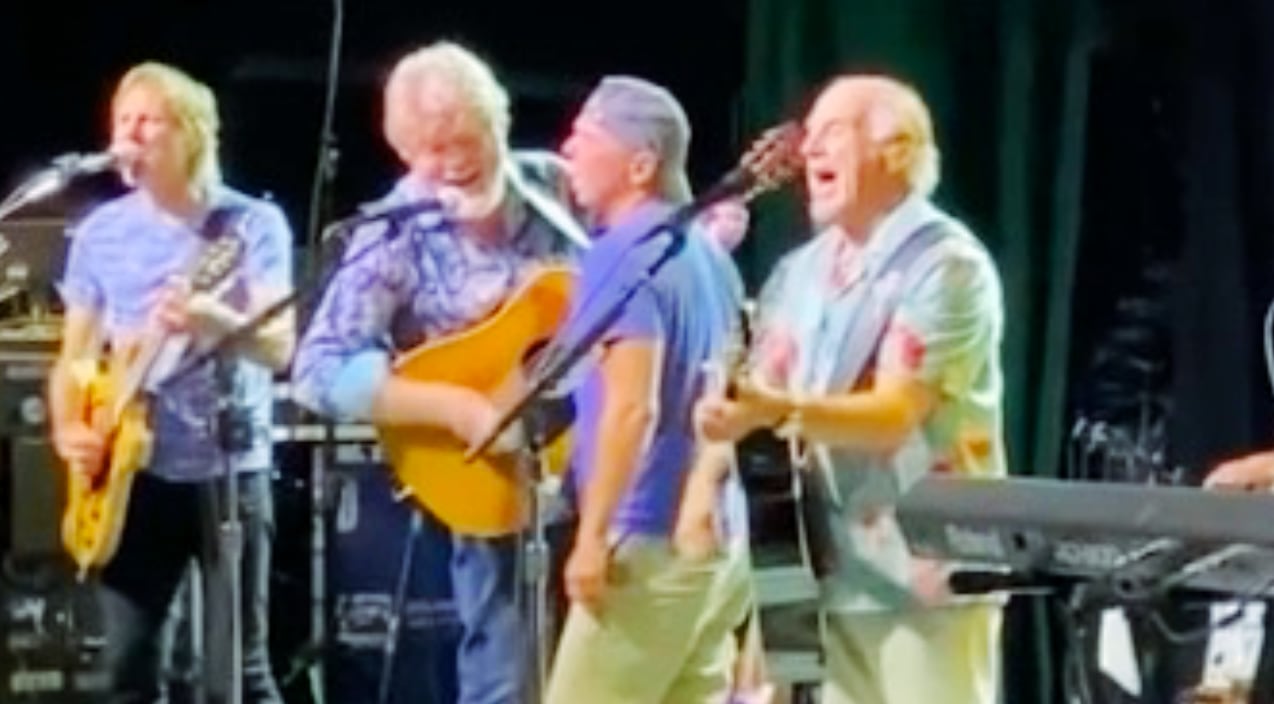 Kenny Chesney Joins Jimmy Buffett To Sing “Margaritaville” In Nashville |  Classic Country Music