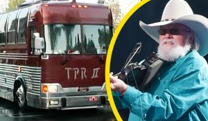 For Sale: Charlie Daniels’ Decadent & Luxurious Tour Bus