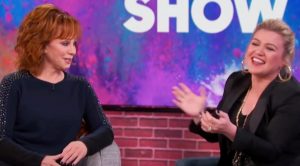 Kelly Clarkson Thinks Reba McEntire Is “An Icon”