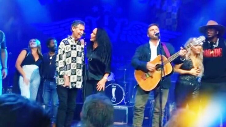 Randy Travis Surprises Ryman Crowd & Sings “Forever And Ever, Amen” | Classic Country Music | Legendary Stories and Songs Videos