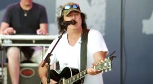 David Lee Murphy Asks For Prayers After Testing Positive For COVID-19