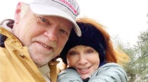 Reba Describes Her Relationship With Rex Linn, Says They’re “Inseparable”