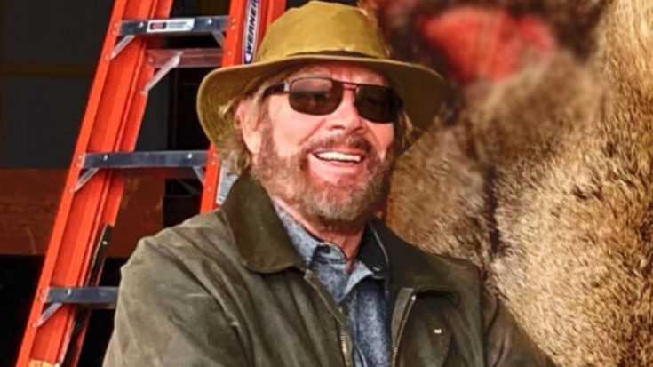 Hank Jr. Shows Off Latest Hunt – And It’s Huge | Classic Country Music Videos