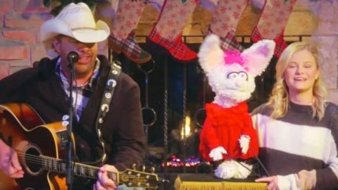 Darci Lynne Sings ‘Rudolph’ Duet With Toby Keith On 2018 Christmas Special | Classic Country Music Videos