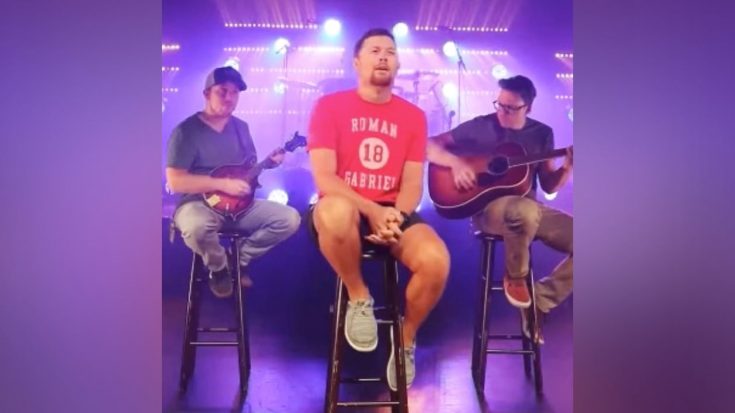Scotty McCreery Offers Nod To George Strait By Singing “Carrying Your Love With Me” | Classic Country Music Videos