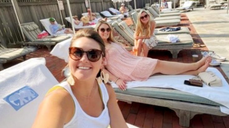 Alan Jackson’s Daughters Enjoy Summer Vacation In Nantucket, MA | Classic Country Music Videos
