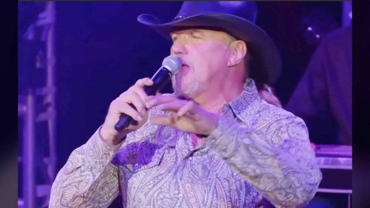 Trace Adkins Had Finger Fused Back Together After It Was Cut Off | Classic Country Music Videos