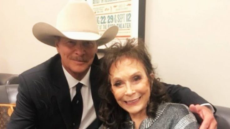 “Priceless” Video Shows How Alan Jackson Once Surprised Loretta Lynn | Classic Country Music Videos